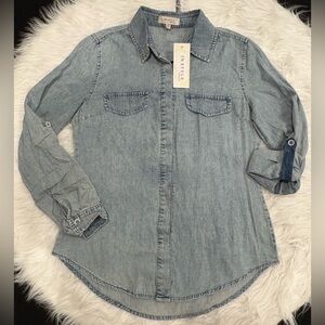 🆕 Women's Light Denim Button Down Shirt Size S